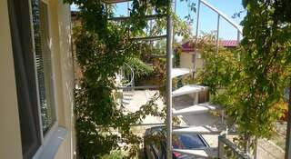 Гостиница Vinogradniy Dvorik Коктебель Апартаменты с видом на горы-8